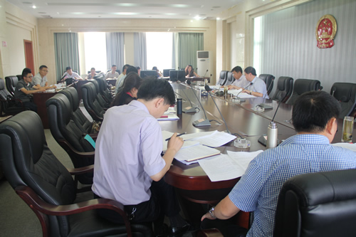 政府領(lǐng)導、企業(yè)代表參加了崇禮新城投資合作協(xié)議討論會(huì )(圖2)